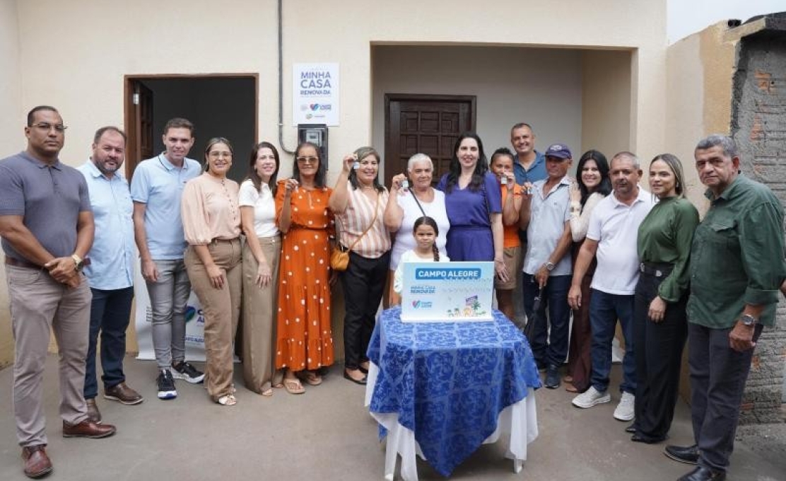 Prefeitura de Campo Alegre realizou as entregas de mais 05 Casas pelo Programa Minha casa Renov...